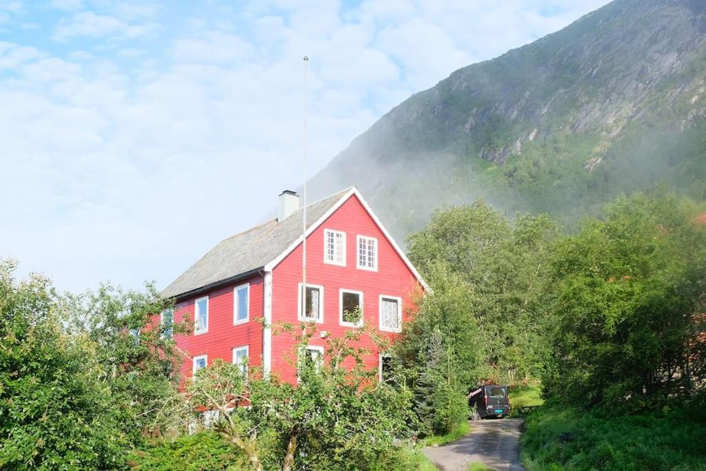 Apartment With Lake View In Jolster Årdal Exterior photo